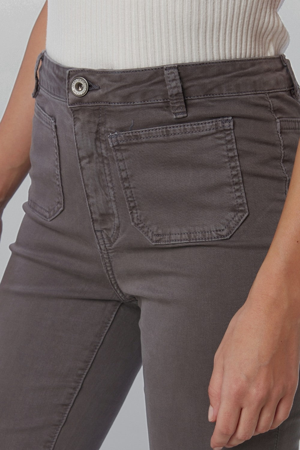 Donkergrijze skinny flared
