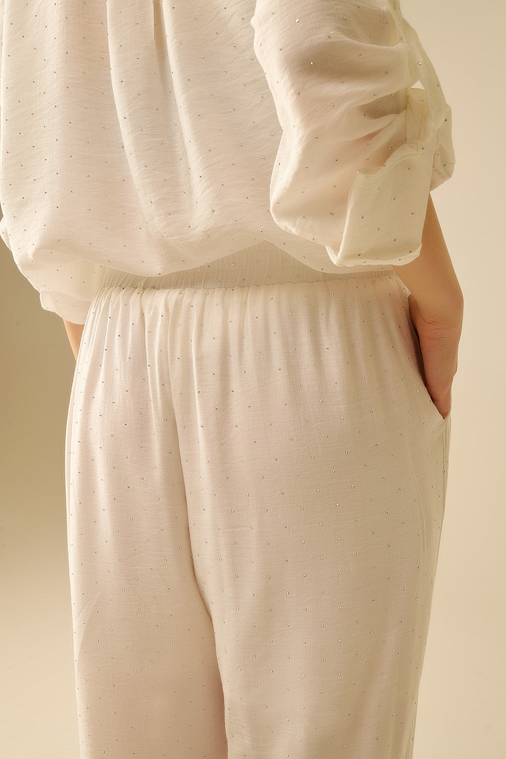 Lichtgewicht Witte Broek Met Wijde Pijpen En Strass-Details