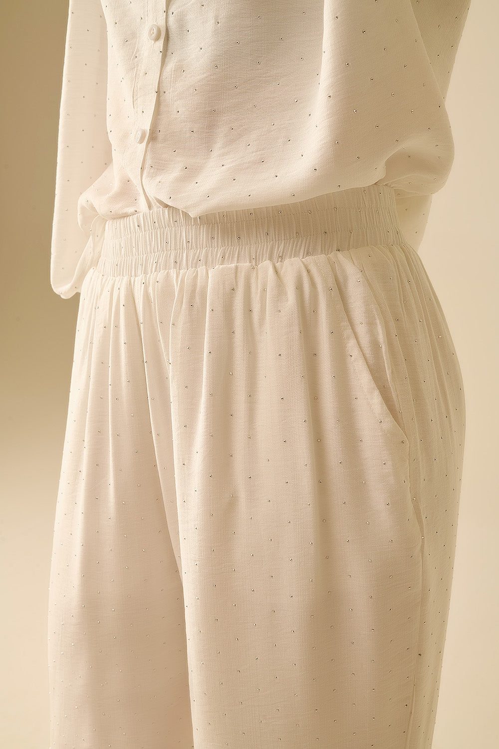 Lichtgewicht Witte Broek Met Wijde Pijpen En Strass-Details