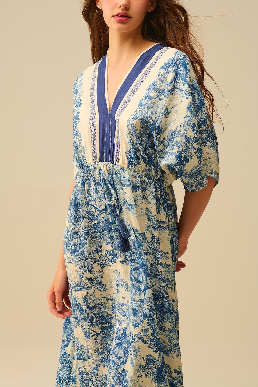 Soepel V-hals jurkje met toile de jouy print