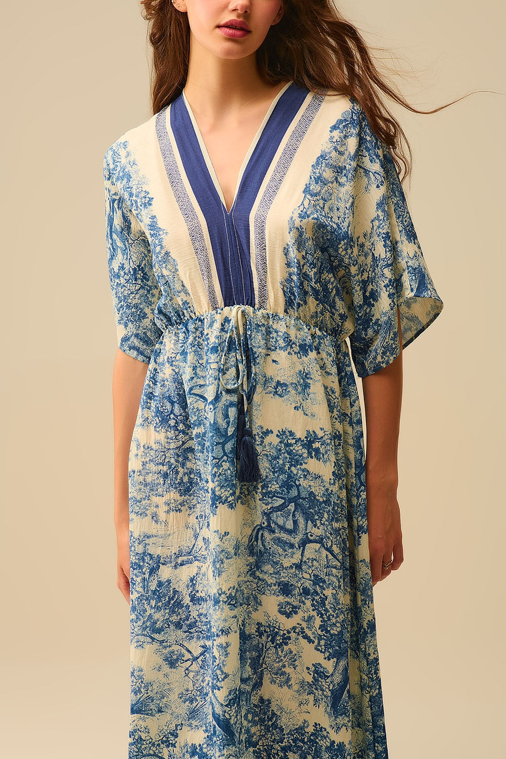 Soepel V-hals jurkje met toile de jouy print