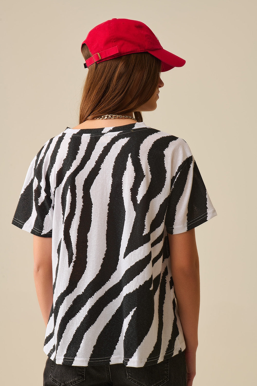 T-shirt met V-hals en zwarte zebraprint